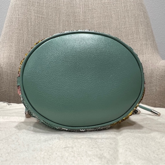 GUCCI SEQUINS BUCKET BAG - Picture 6 of 11